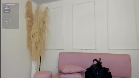 Snapshot of emiilycutex_ chatting on September 12, 12:23 pm online show from September 12, 12:23 pm