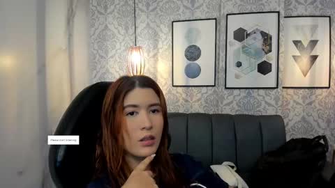 Snapshot of emiilycutex_ chatting on February 17, 12:16 pm online show from February 17, 12:16 pm