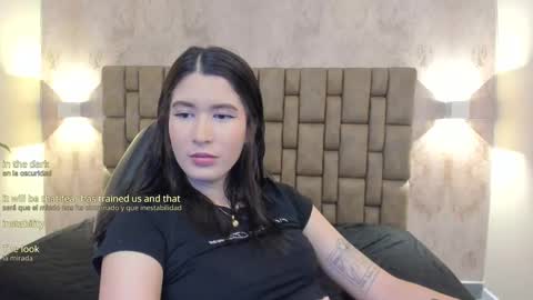 Snapshot of emiilycutex_ chatting on February 24, 12:14 pm online show from February 24, 12:14 pm