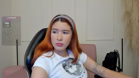 Snapshot of emiilycutex_ chatting on January 30, 12:06 pm online show from January 30, 12:06 pm