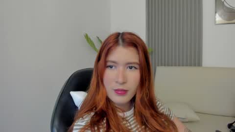 Snapshot of emiilycutex_ chatting on January 16, 12:09 pm online show from January 16, 12:09 pm