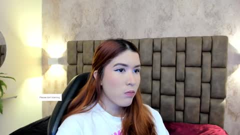 Snapshot of emiilycutex_ chatting on February 18, 12:17 pm online show from February 18, 12:17 pm