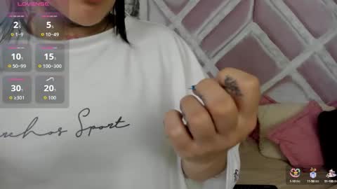 Snapshot of emilayton_ chatting on October 17, 6:22 pm emilayton_ online show from October 17, 6:22 pm