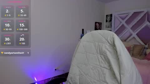 Snapshot of emilayton_ chatting on September 20, 8:18 pm emilayton_ online show from September 20, 8:18 pm