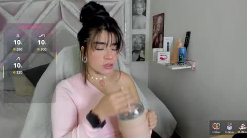 emilayton_ online show from February 9, 7:16 pm