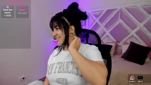 Snapshot of emilayton_ chatting on October 14, 8:44 pm emilayton_ online show from October 14, 8:44 pm