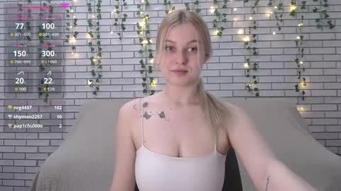 Snapshot of emiliaduchess chatting on February 20, 7:23 am Amili online show from February 20, 7:23 am