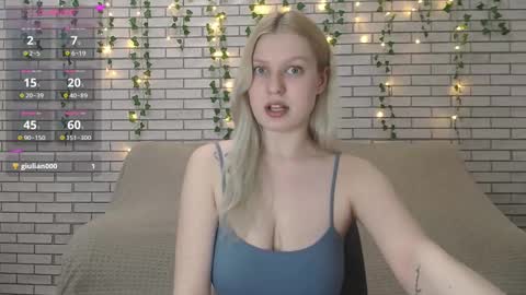 Snapshot of emiliaduchess chatting on February 17, 1:22 pm Amili online show from February 17, 1:22 pm