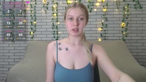 Snapshot of emiliaduchess chatting on February 11, 12:58 pm Amili online show from February 11, 12:58 pm