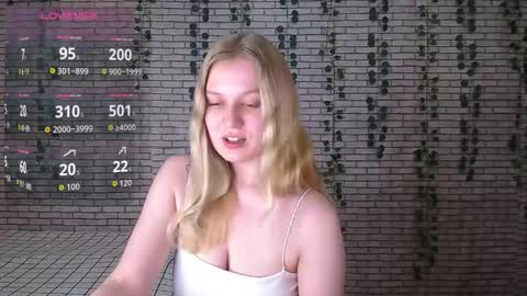Snapshot of emiliaduchess chatting on September 9, 2:17 pm Amili online show from September 9, 2:17 pm