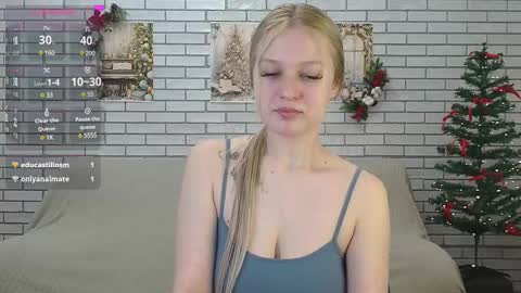 Snapshot of emiliaduchess chatting on December 31, 5:55 am Amili online show from December 31, 5:55 am