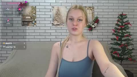 Snapshot of emiliaduchess chatting on December 30, 3:02 pm Amili online show from December 30, 3:02 pm
