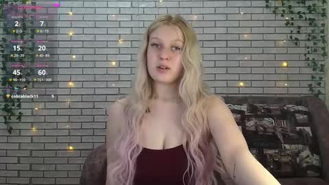 Snapshot of emiliaduchess chatting on December 4, 2:26 pm Amili online show from December 4, 2:26 pm