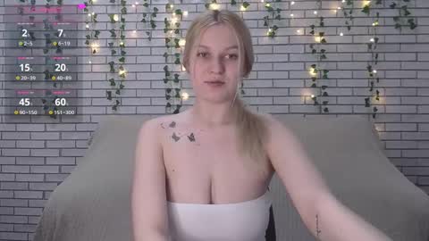 Snapshot of emiliaduchess chatting on February 26, 8:06 am Amili online show from February 26, 8:06 am