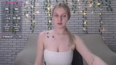 Snapshot of emiliaduchess chatting on February 27, 4:21 pm Amili online show from February 27, 4:21 pm