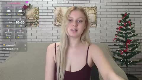 Snapshot of emiliaduchess chatting on January 20, 9:56 am Amili online show from January 20, 9:56 am
