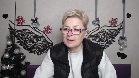 EmiliaGree online show from December 20, 6:45 pm