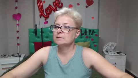 Snapshot of emiliagree chatting on September 14, 6:28 pm EmiliaGree online show from September 14, 6:28 pm