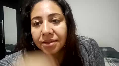 emiliany layla perez online show from January 4, 4:55 am