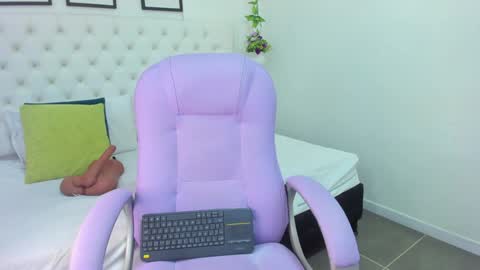 emilie_cifuentes online show from January 19, 7:04 pm