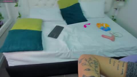 emilie_cifuentes online show from February 13, 8:38 am