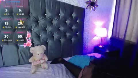Emilie James online show from December 18, 8:47 pm
