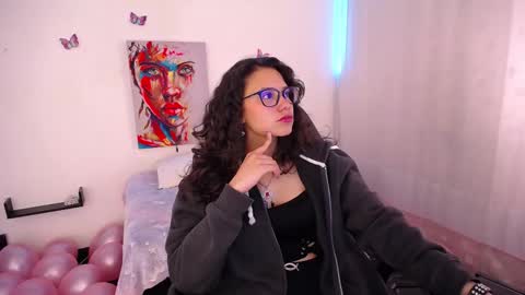 Emili Russo online show from November 4, 7:19 pm