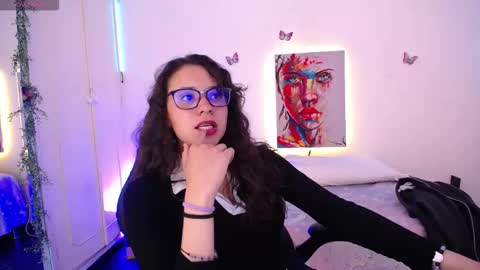 Emili Russo online show from October 15, 8:11 pm