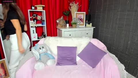 Snapshot of emiliyaqueen chatting on January 8, 1:00 am Emiliya online show from January 8, 1:00 am