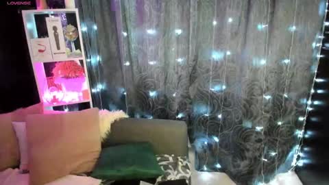 Snapshot of emiliyaqueen chatting on February 8, 2:26 am Emiliya online show from February 8, 2:26 am