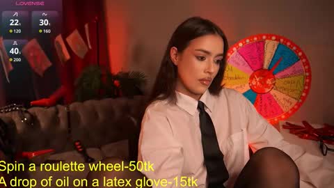 Snapshot of emiliyaroude chatting on September 29, 1:27 pm Emiliya online show from September 29, 1:27 pm