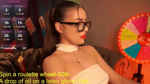 Snapshot of emiliyaroude chatting on September 21, 1:43 pm Emiliya online show from September 21, 1:43 pm