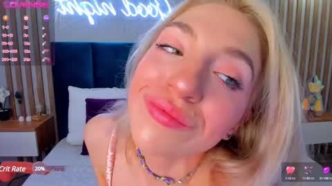 Snapshot of emilly_hart chatting on January 15, 2:49 am Emilly online show from January 15, 2:49 am