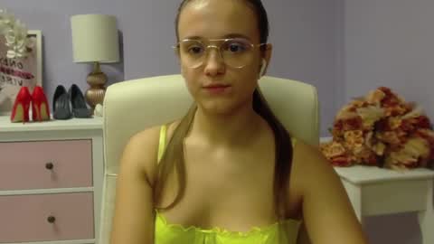 Emilly online show from December 5, 7:49 am