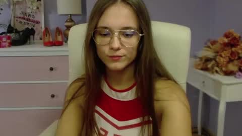 Emilly online show from January 3, 8:32 am