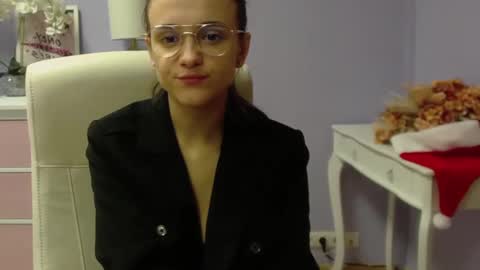 Emilly online show from December 27, 7:40 am