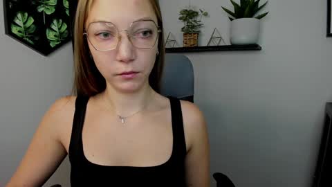 Emilly online show from December 5, 6:43 am