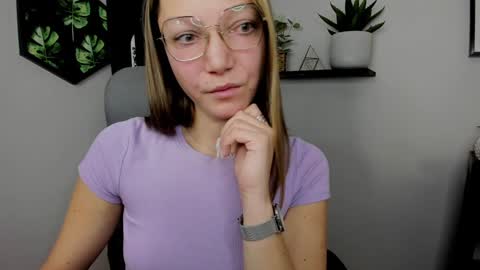 Emilly online show from December 14, 8:34 am