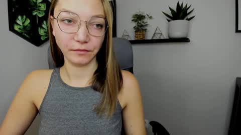 Emilly online show from December 31, 6:16 am