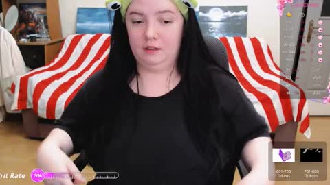 Snapshot of emillybones chatting on October 25, 11:11 pm Emily online show from October 25, 11:11 pm