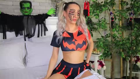 Snapshot of emillybronte chatting on October 31, 8:24 pm EMMA online show from October 31, 8:24 pm