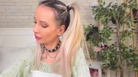 Snapshot of emillybronte chatting on September 24, 7:24 pm EMMA online show from September 24, 7:24 pm