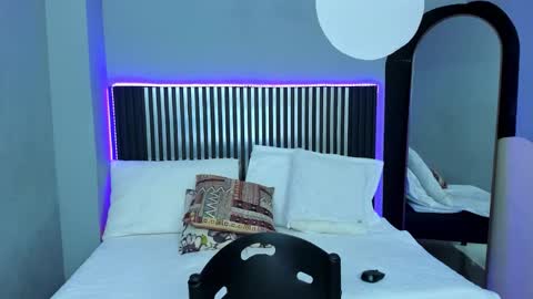 Snapshot of emily_beltonn chatting on October 23, 9:10 pm online show from October 23, 9:10 pm