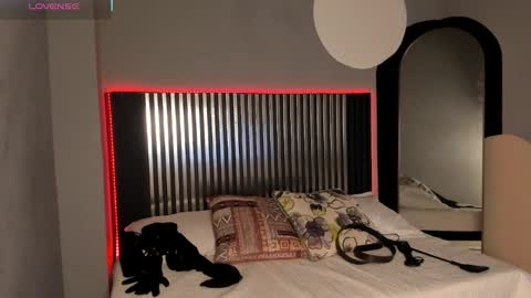 Snapshot of emily_beltonn chatting on October 17, 8:23 pm online show from October 17, 8:23 pm