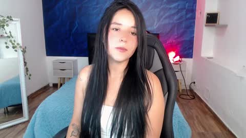 Snapshot of emily_carter19 chatting on January 22, 3:09 am Emily Carter online show from January 22, 3:09 am