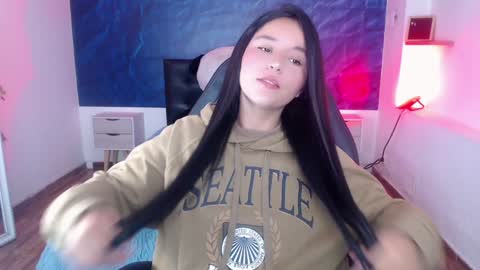 Snapshot of emily_carter19 chatting on January 25, 3:19 am Emily Carter online show from January 25, 3:19 am
