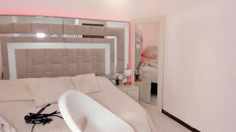 Emily  online show from October 12, 5:54 am