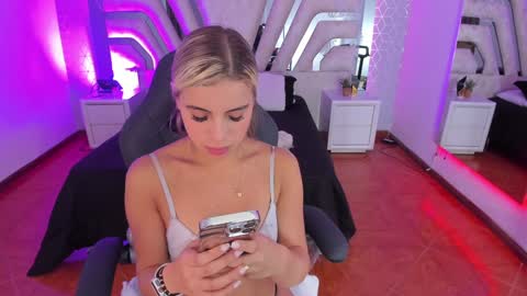Emily online show from January 8, 10:59 am