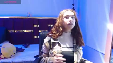 Snapshot of emily_fox_3 chatting on November 1, 12:20 pm emily fox 3 online show from November 1, 12:20 pm