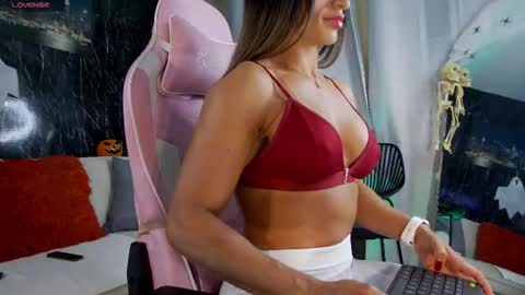 Emily foxx01 online show from October 20, 9:40 pm